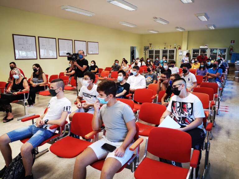 Comunicato Stampa – LECCE, CONSEGNA BORSE DI STUDIO AGLI STUDENTI ISCRITTI AL PRIMO ANNO DEL “CAT GEOMETRI”